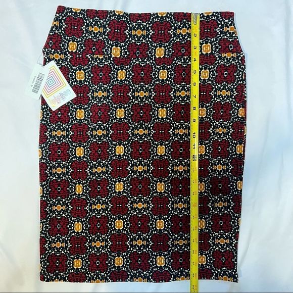 LuLaRoe Pencil Skirt Cassie Style Red Gold Black Size Medium - Picture 9 of 10